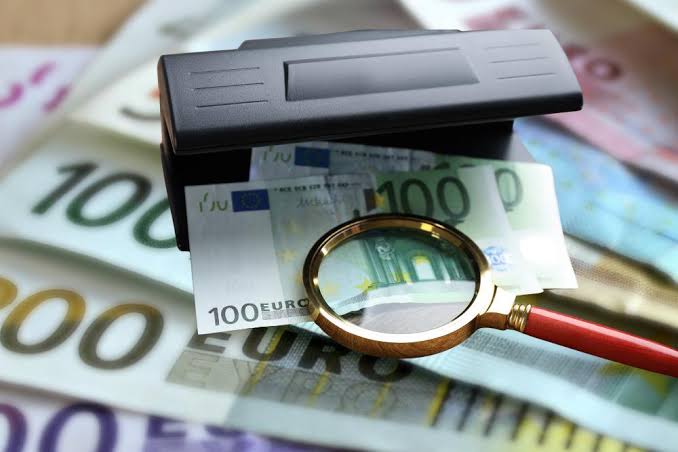 Falschgeld im Umlauf So erkennen Sie gefälschte Euro Banknoten