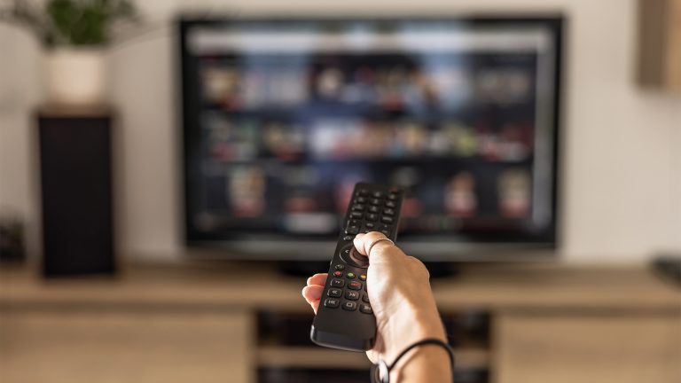 IPTV Abo Vorteile entdecken und Fernsehen ohne Verzögerungen erleben