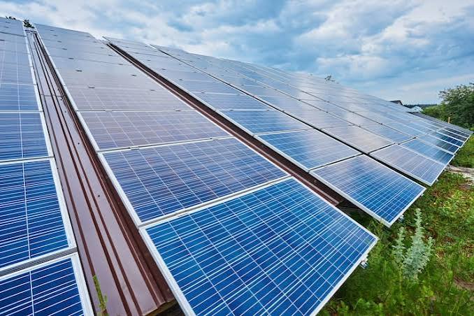 Photovoltaik Komponenten für Installateure mit attraktiven Preisen und großer Produktauswahl